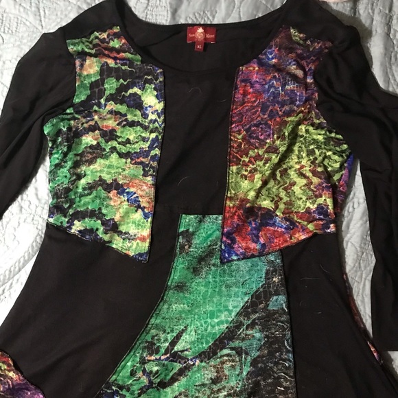 Long sleeve blouse in patchwork. In excellent shape like new. Other colors - Picture 1 of 2